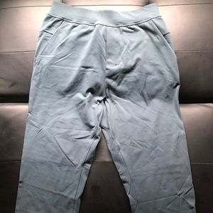 Men’s lululemon Cropped Pants Sz Medium